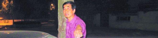 11年三个男孩高速路砸车,砸中一女子抢救无效离世,死者身份特殊