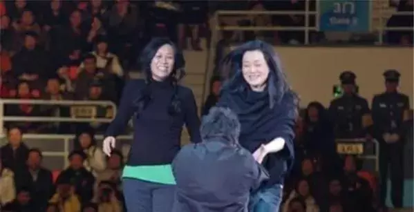 毛阿敏|她曾是红极一时的女歌手，40岁嫁百亿富豪，今儿女双全让人羡慕