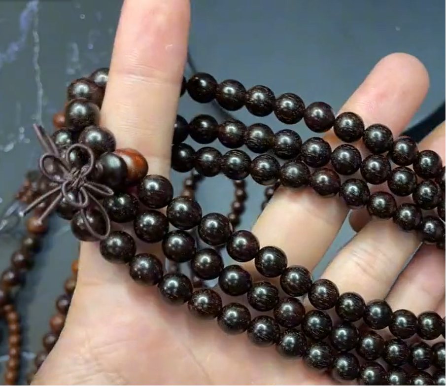 小叶紫檀|通过8个不同的等级,来告诉你如何区分小叶紫檀佛珠