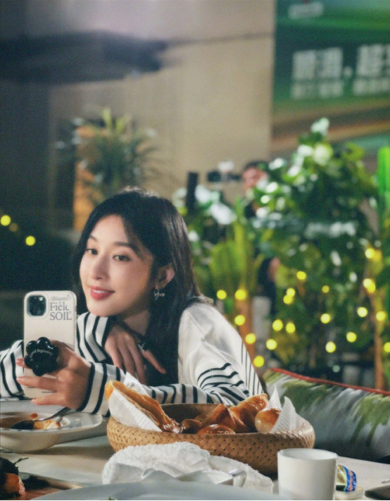 张俪|38岁女演员太卑微！深夜聚餐遭搂腰骚扰，对方疑似知名导演