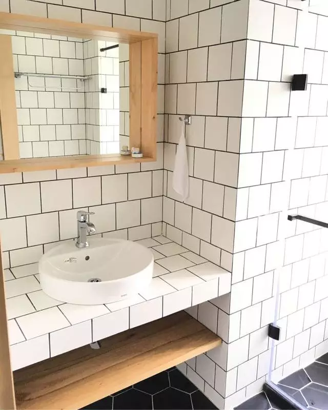 砖砌的洗手台,比千篇一律的成品好看太多,防水又耐用