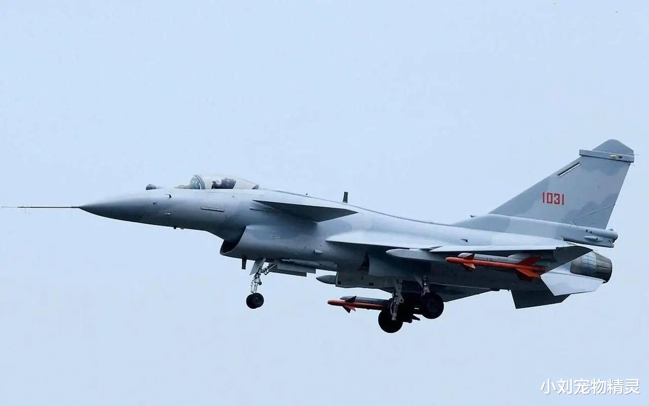 巴铁飞行员惊叹歼10CP的能力，称完爆F-16，还透露中国6代机信息