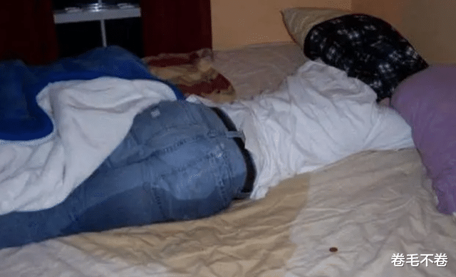 湖南男子夜夜尿床,女友嫌丢人分手,父亲临终说明真相:是我尿床