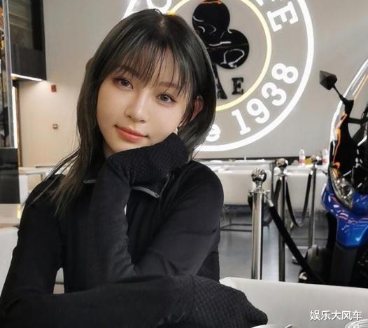 |网红痞幼进组拍戏笑场，被斥不专业，短裤拼接成为焦点：像拉拉裤