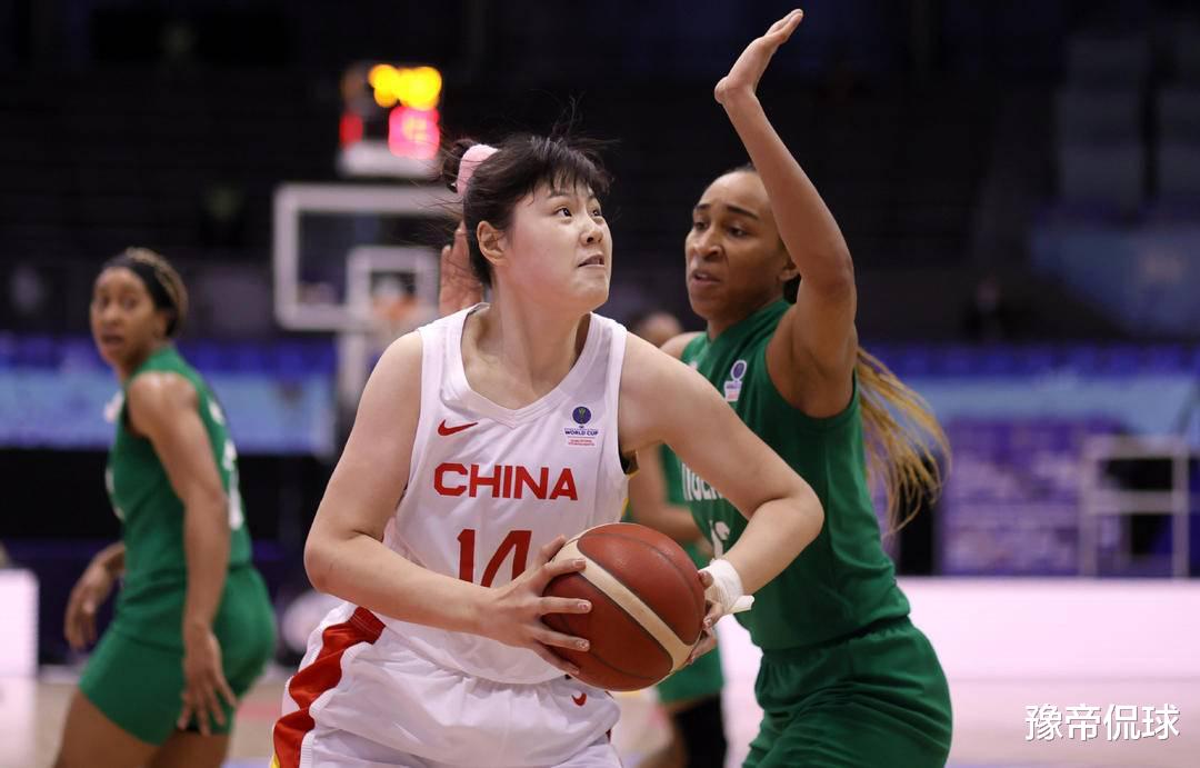 李月汝|李月汝最强对手来了！高2米多重200斤，打败库里小弟，比伊巴卡壮