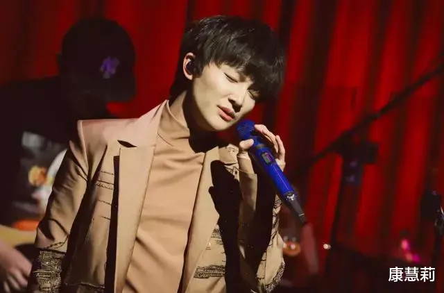 周深|究竟什么才是被抵制的“娘炮”审美？周深为什么不算？