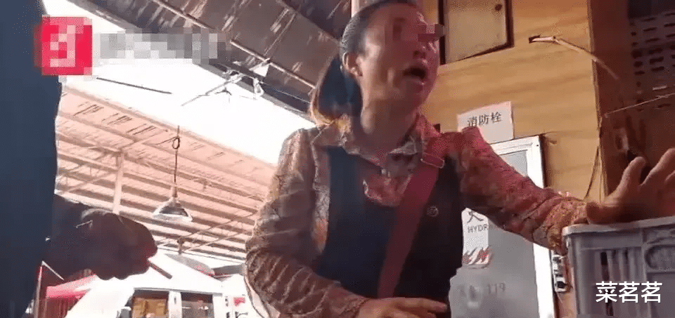 发型 “水果不要化妆吗？每家每户都放矿泉水的，这是行规，买不起别买，滚！”