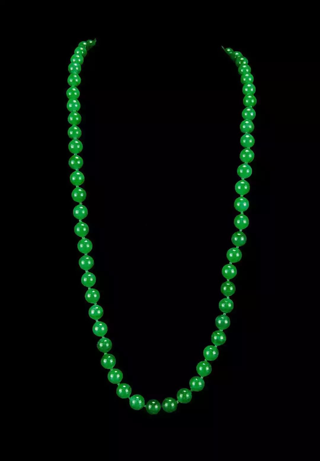 翡翠手镯|聊一聊翡翠和玉有什么区别呢？