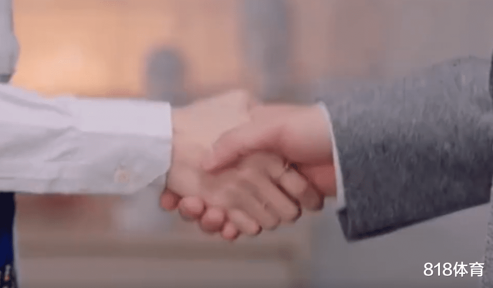 江疏影|笑喷! 武大靖曾在江疏影电视剧中演武大竞, 说台词背课文+霸王龙式握手