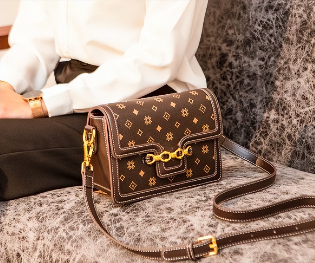 奢侈品鉴定丨奢侈品包包鉴定的几种通用技巧