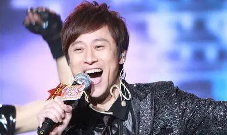 |解晓东：曾连登14年春晚，巅峰时退隐，53岁颜值依旧耐打