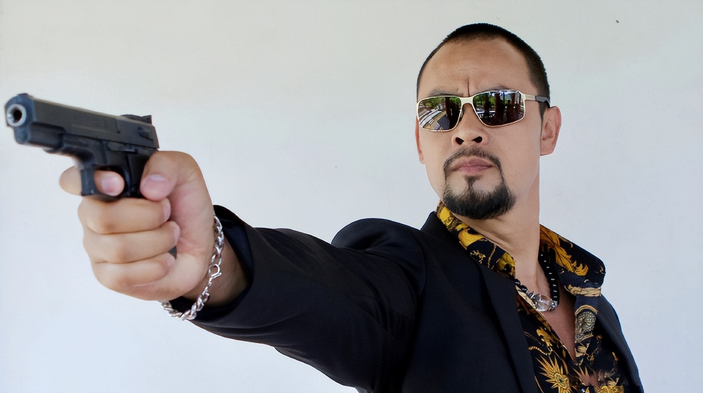 晋松|曾是国家运动员,进入娱乐圈凭“阳刚气”爆火,成名后娶美艳娇妻