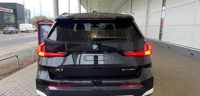 新款“丐版”宝马X1亮相，海外预售27万，精致感优于奥迪Q3，帅气