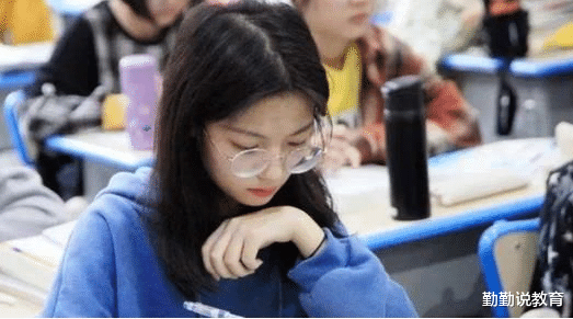 明星 初中生“发型标准”走红，男生阳光又干净，女生不如直接剃光