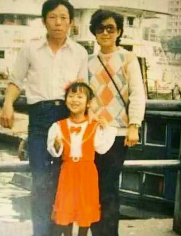 潘晓婷|潘晓婷：传过3次绯闻，39岁还单身，父亲着急又无奈