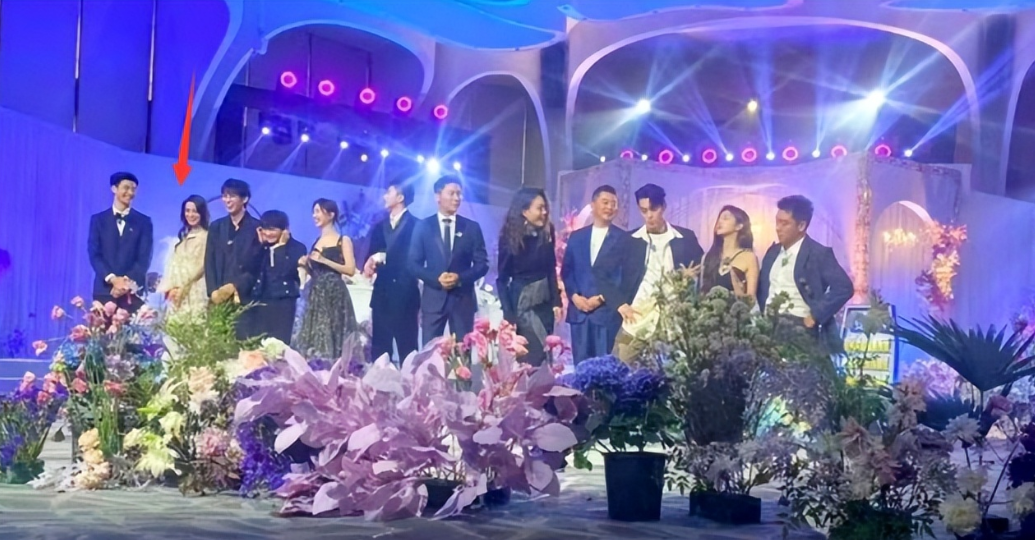 当红女星|baby疑似节目中再遭孤立？拍摄路透图曝光，网友: 她做啥了？