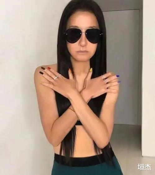 关之琳|3位娱乐圈富婆有多潇洒？关之琳小鲜肉环绕，王薇薇谈“奶孙恋”