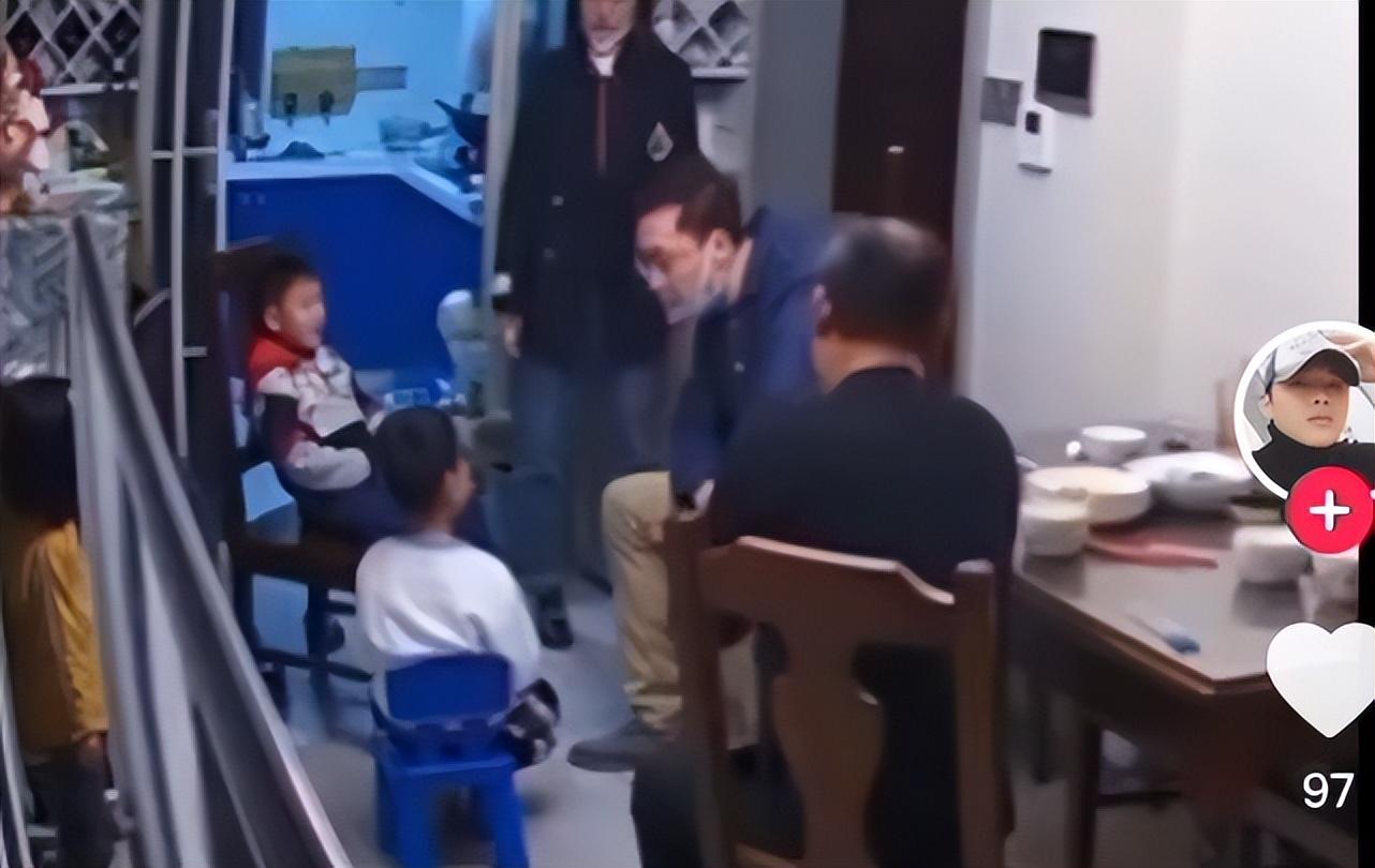 打孩子的鲁某某：就“摸”了一下！没想到家里竟然有监控！
