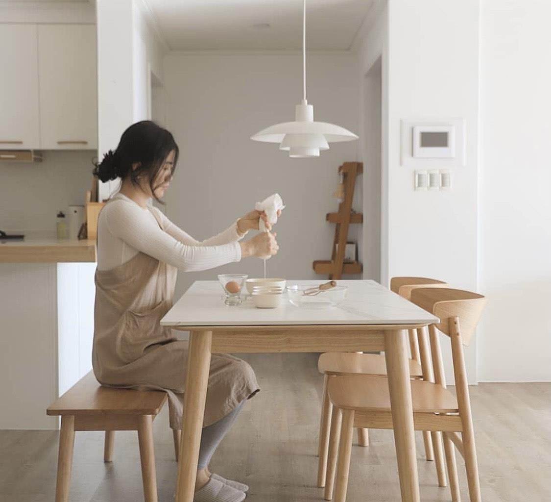 韩国单亲妈妈独自带孩子，她坚持极简主义，二人日子过得简单幸福