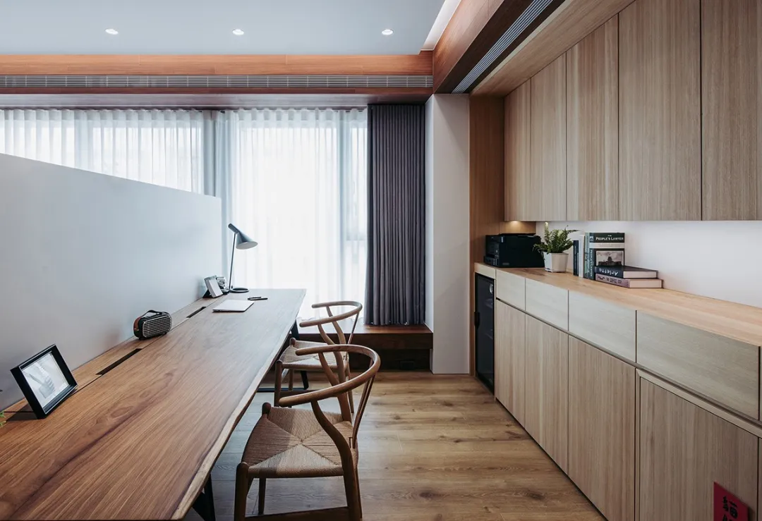 90m2开放又独立:两人一猫原木小屋,宅家快乐又翻倍了