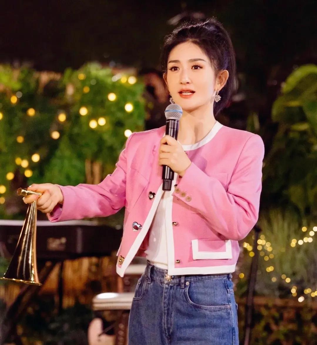 谢娜|谢娜,从太阳女神到处处被喷,现在的她就“垮”得这么严重了?