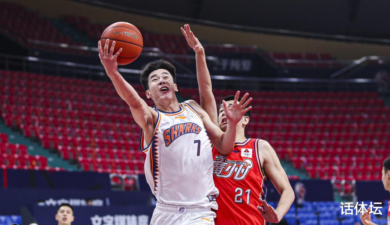 上海男篮|CBA焦点1战：新贵19分大胜黑马，54篮板对飙35助攻，悍将准3双！