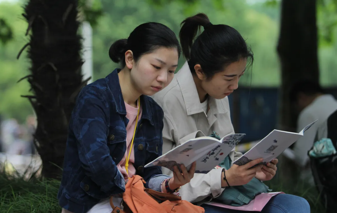 大学生|公务员考试选择这几个部门，普通生选择后，“上岸”几率更大