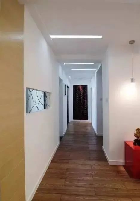 以后客厅别再乱装了，看看我家怎么弄的，简单漂亮上档次！