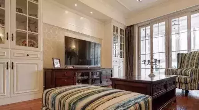 老公坚持在餐厅做电视墙,阳台改为学习区,真是太聪明了,晒晒