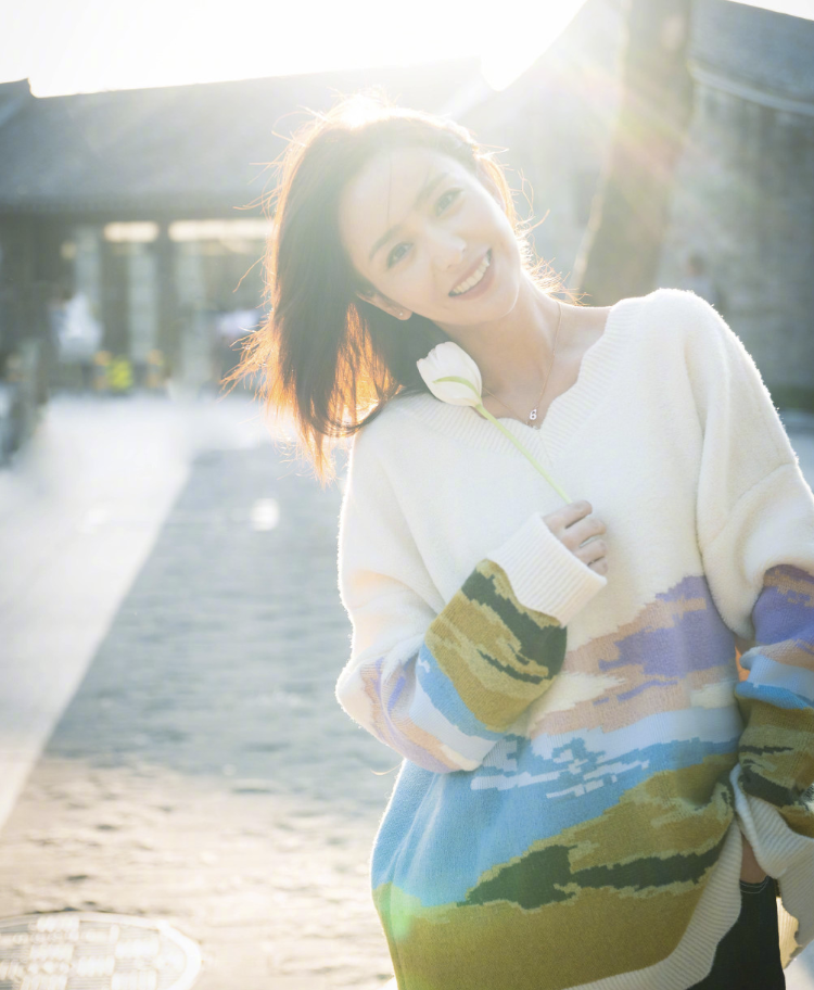 陈思诚|离婚后还是朋友！佟丽娅为陈思诚整理衣服，一家三口母亲节久违同框