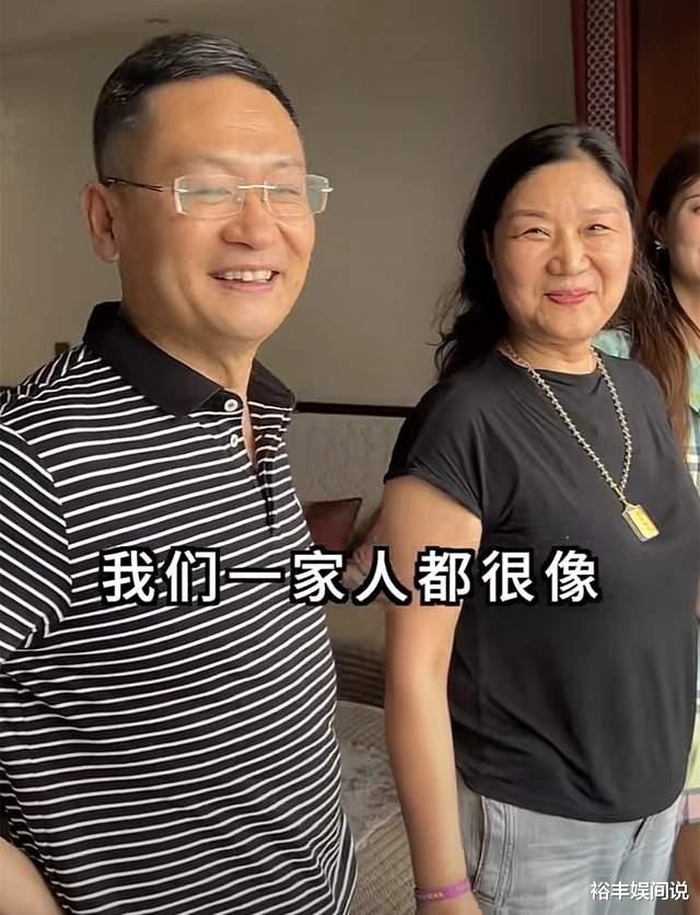 猴哥携妻子回老家过端午节!父母真实身份曝光,否认是富二代身份