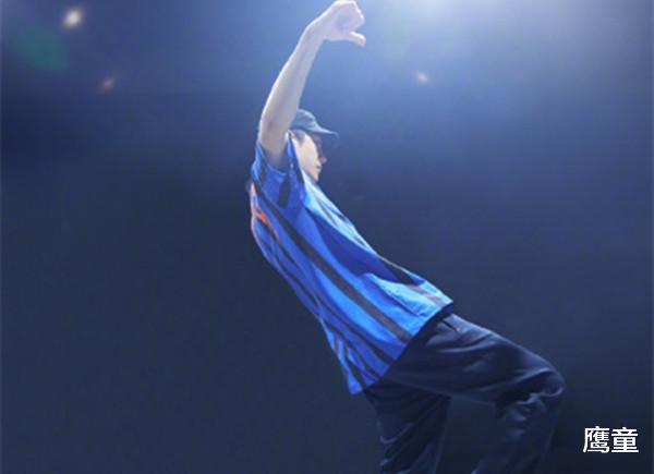 王一博|王一博侧脸照释出，下颚线条完美无瑕，背影满满安全感！