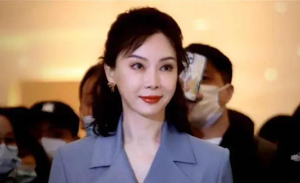 殷桃|看似光滑水嫩、实则脸已僵硬,这些酷爱打针的女星,都遭到了反噬