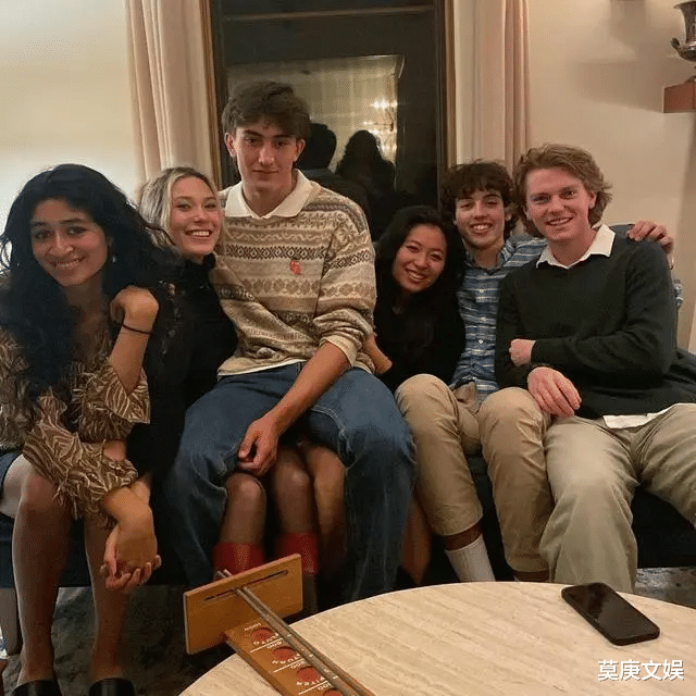 谷爱凌|谷爱凌外国男友风波后首发照，雪山之巅滑雪，满脸通红颜值超高