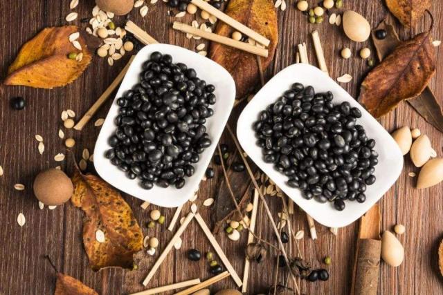 黑豆|黑豆跟它一起煮，闲时多吃点，也许腿也不软腰也不酸