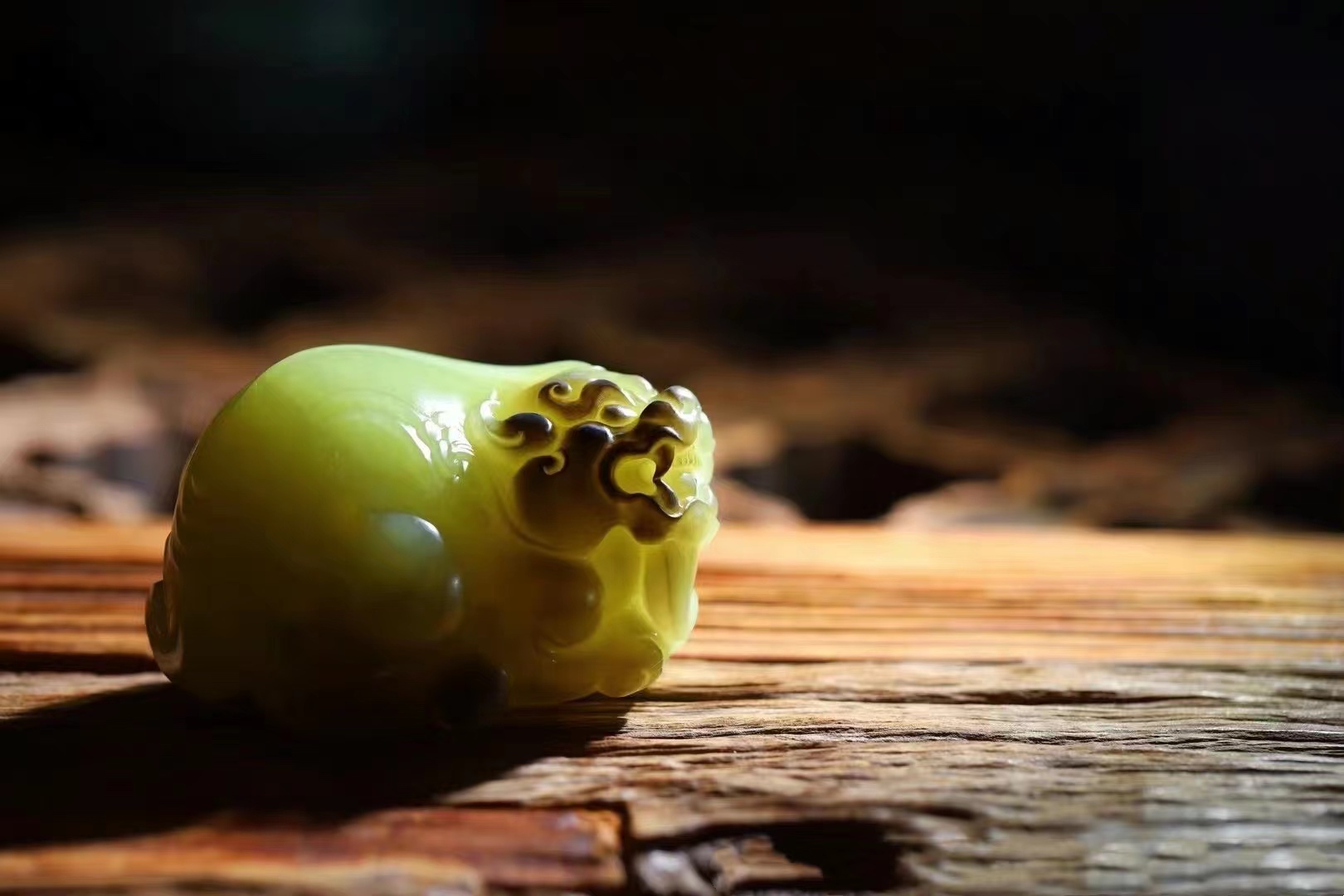 黄口|和田玉若羌黄玉黄口料--手把件貔貅