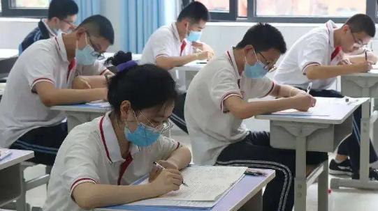 学霸|高考学霸693分被人大录取，连生6个娃成低保户，因专业没选对？