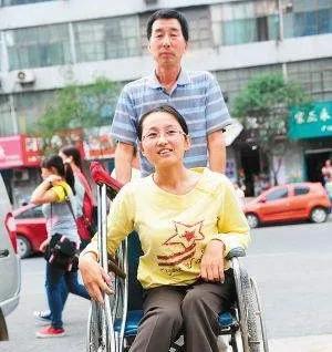 60岁大妈希望40岁保安娶她30岁的残疾女儿，结果保安立即答应了