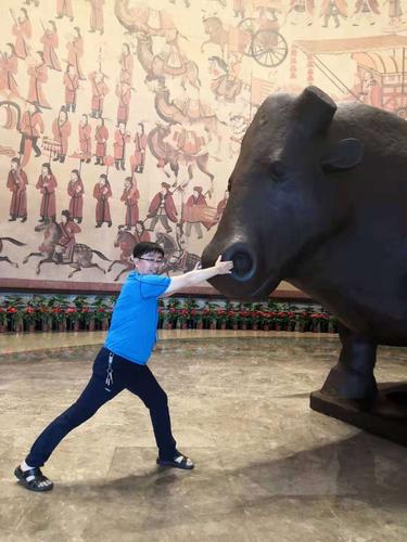 |老杜公开回应外孙问题了！网友：牵牛就要牵牛鼻子