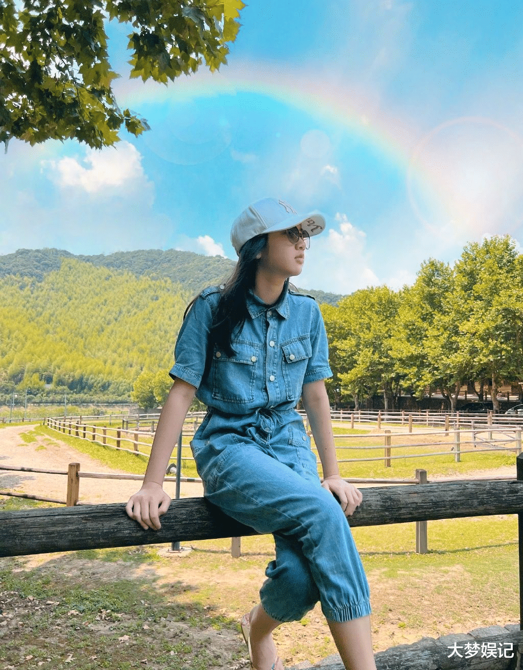 吴尊|吴尊12岁女儿“修长美腿不科学”！快跟妈一样高，网：不得不服