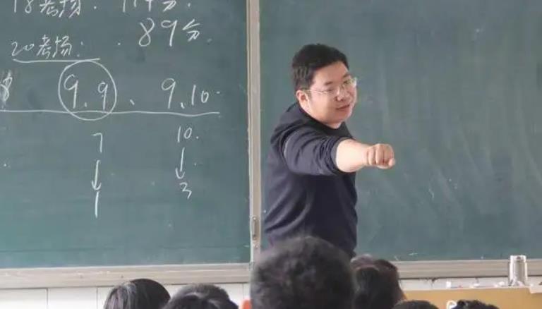 女教授在图书馆影响他人,被提醒后反怼提醒者:我要告你性骚扰