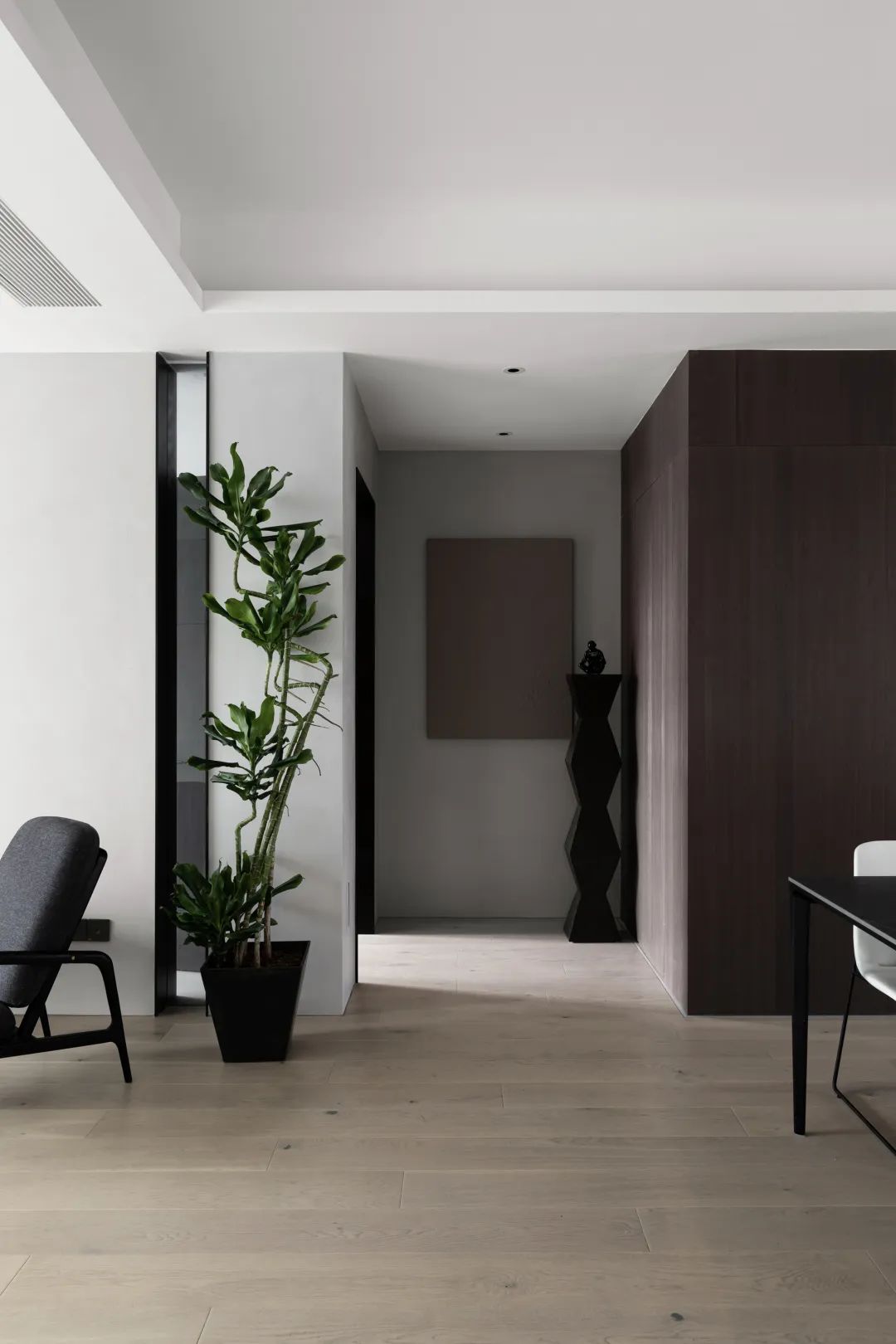 杭州117㎡小四居装修成黑白极简风,入住后全家都喜欢