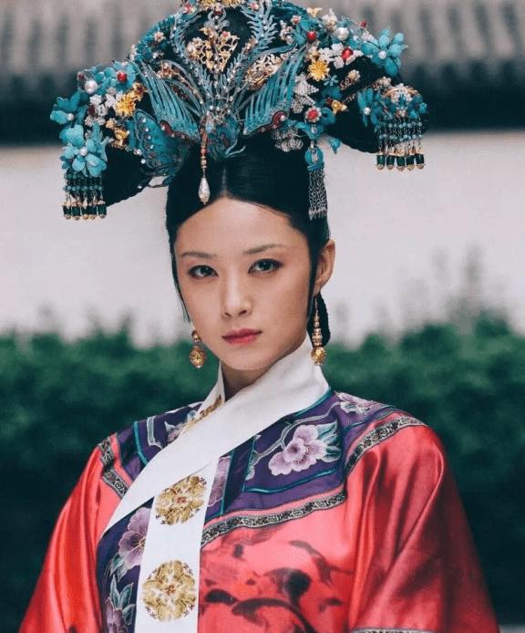 蒋欣 演员蒋欣晒出近照，减肥后气质大变，越来越有魅力