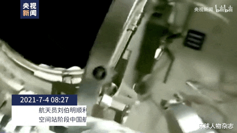 全程高能!她这么会玩,让百万网友“献出膝盖”
