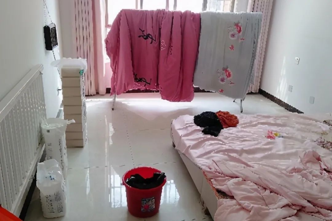 为了通风透气,新房风吹雨打都没关过窗户,结果搞得乱七八糟