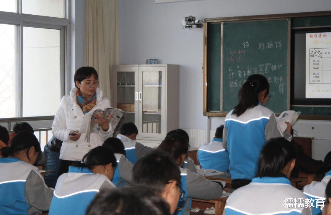 手绘|“手绘校服”惊艳众人，文理科生别具一格，同学看到忍不住夸赞