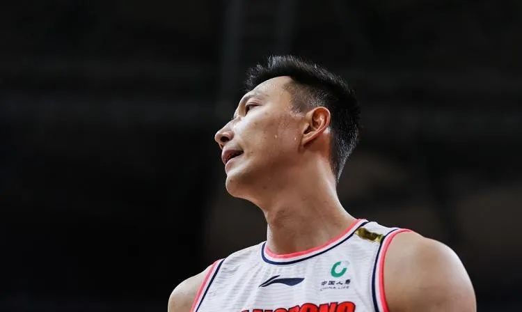广东男篮|横扫！狂胜41分！首支晋级球队诞生了！这样的广东队能走多远？