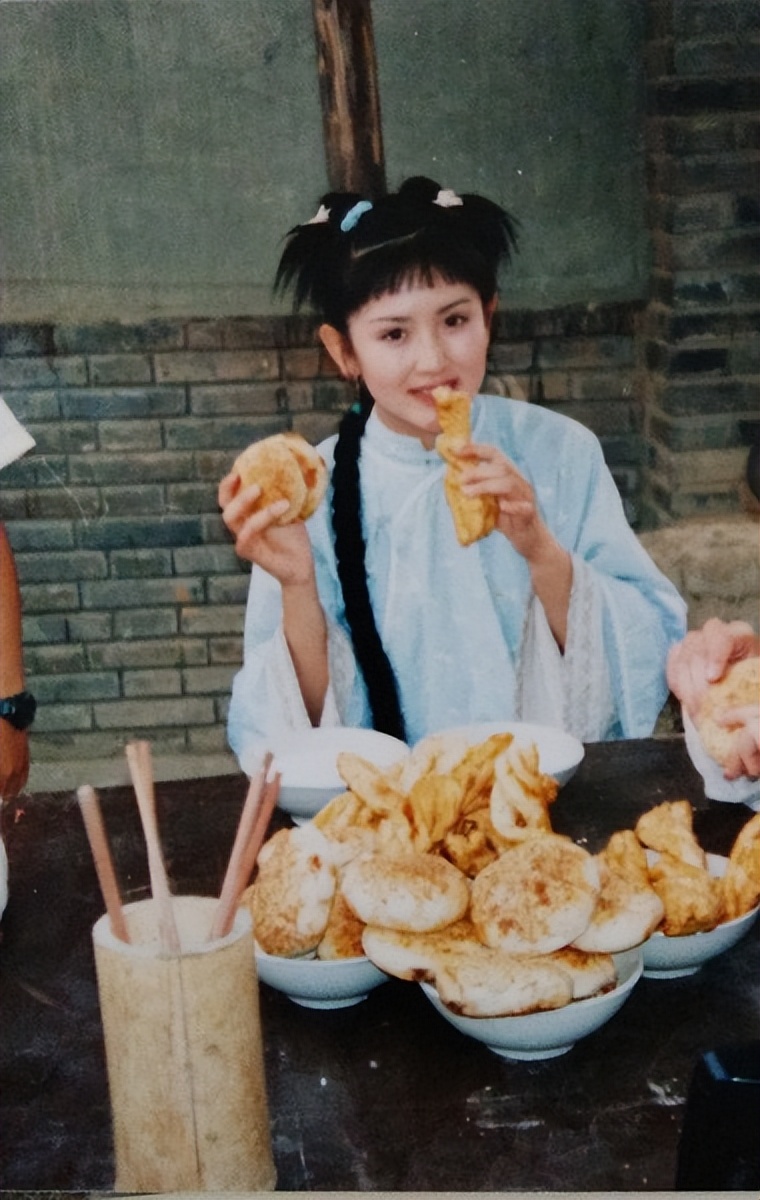 谢娜|谢娜做客蘑菇屋被黄磊评价：人生浅薄！曾做新闻被主持人翻白眼