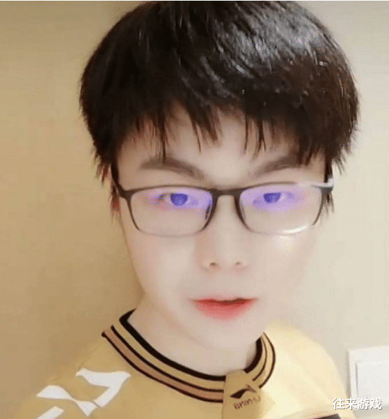 寂然|寂然拿下4国服后，却撞车“职业”吕布？打开ID一看：打扰了！