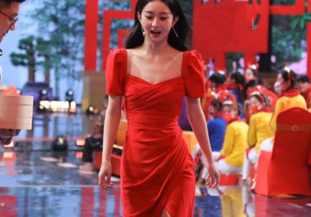 赵丽颖|赵丽颖录制北京台春晚路透曝光,万家庄成员集合,穿搭不超1万